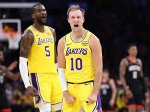 nba:-lebron-y-los-lakers-vencen-a-los-rockets-en-debut-en-playoffs