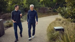 tim-cook-clausura-su-etapa-como-ceo-de-apple-y-cede-el-testigo-a-john-ternus