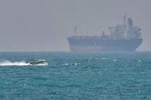 ultima-hora-de-la-guerra-de-estados-unidos-e-israel-contra-iran,-en-directo-|-dos-cargueros-atacados-en-el-estrecho-de-ormuz-pese-a-la-prorroga-del-alto-el-fuego-anunciada-por-ee-uu