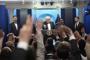 ultima-hora-y-reacciones-tras-el-intento-de-atentado-contra-donald-trump,-en-directo-|-trump-asegura-que-la-violencia-politica-“siempre-ha-estado”-presente-en-ee-uu