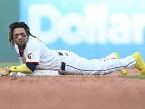 sin-ser-el-mas-rapido,-nadie-corre-las-bases-como-jose-ramirez