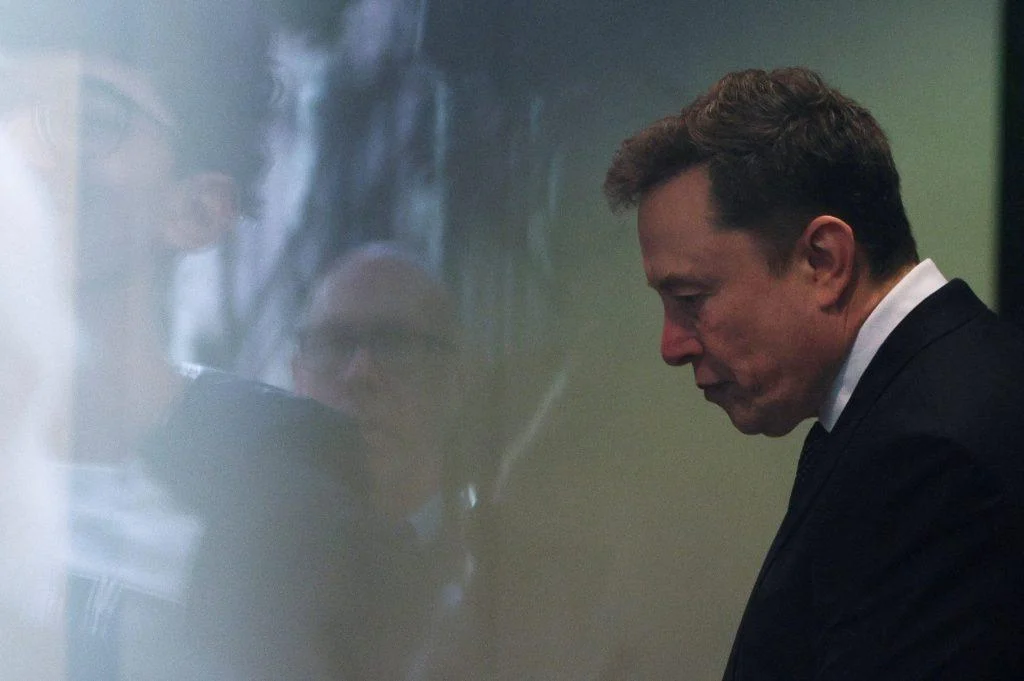 elon-musk-se-debate-entre-la-ingenuidad-y-la-ira-en-su-segundo-dia-de-juicio-de-openai:-“fui-un-idiota-por-financiarles”