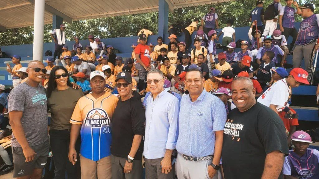 Imagen relacionada con Fundación Rincón impulsa el béisbol juvenil en Las Galeras con clínica encabezada por Rafael Landestoy