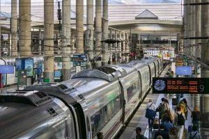 la-ue-quiere-que-renfe-venda-billetes-de-iryo-y-ouigo-en-su-propia-web:-un-palo-a-los-monopolios-ferroviarios-europeos