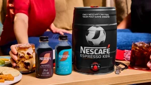 nescafe-lanza-barriles-de-cafe-para-alargar-la-noche-hablando-sobre-futbol-durante-el-mundial