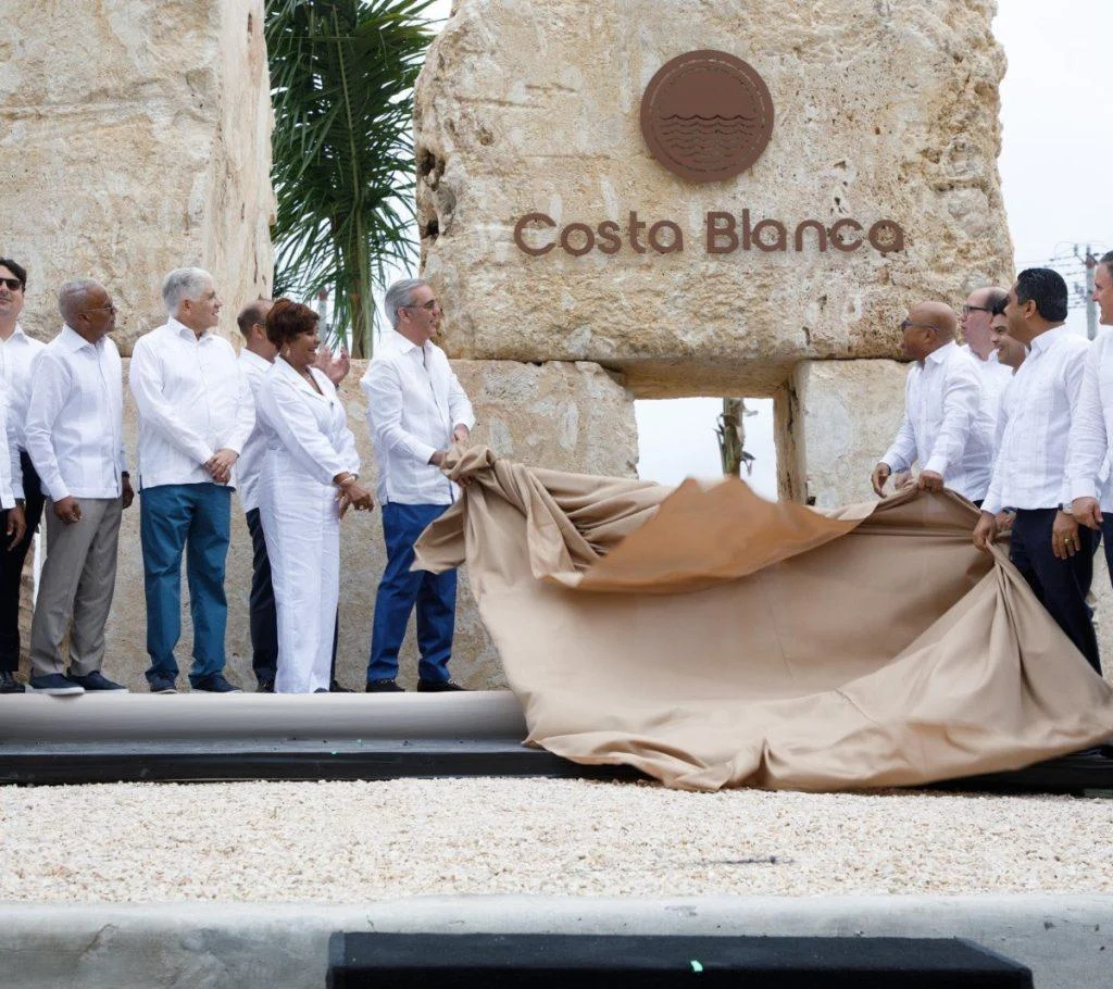 abinader-anuncia-transformacion-de-boca-chica-con-inversion-publico-privada-superior-a-rd$20-mil-millones