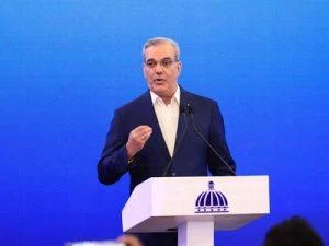 abinader:-pobreza-monetaria-bajo-a-15.3-%-en-primer-trimestre-2026