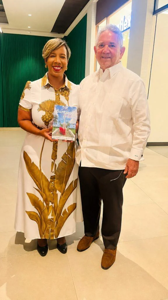 Imagen relacionada con Santiago recibe su guía turística oficial durante la inauguración de Expoturismo 2026