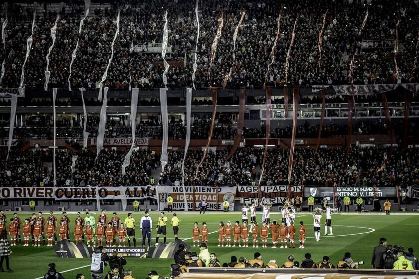 argentina-quiere-librarse-de-los-padres-que-no-pagan-las-pensiones-de-sus-hijos.-asi-que-los-ha-echado-de-los-estadios-de-futbol