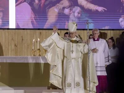 asistentes-jovenes-celebran-vigilia-del-papa-en-madrid