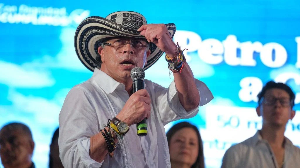 petro-se-roba-los-focos-de-la-campana-presidencial