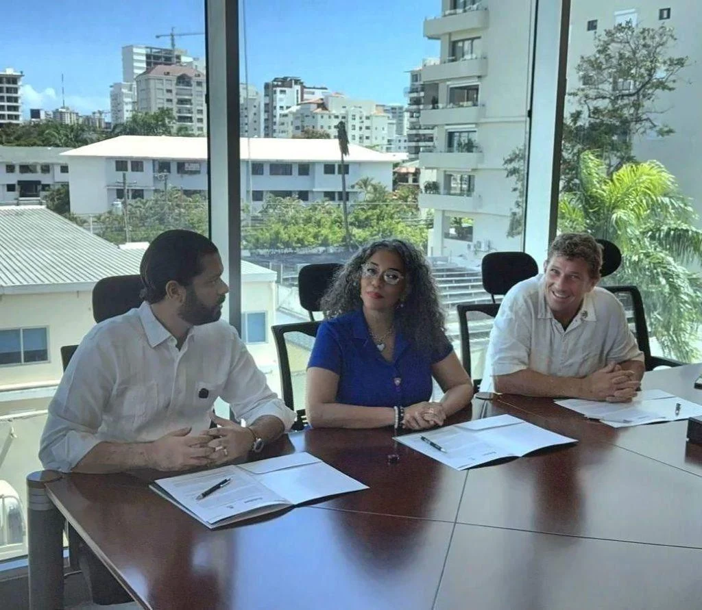 adotur-y-entidades-se-unen-para-fortalecer-turismo-deportivo-en-rd